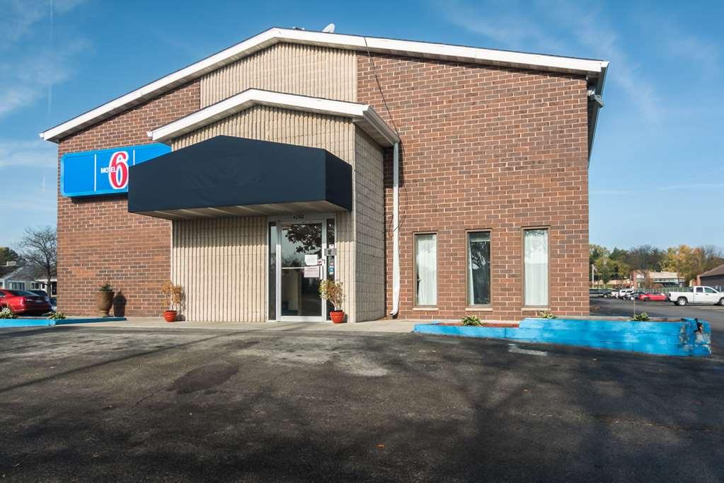 Motel 6-Madison, Wi - East Exterior photo